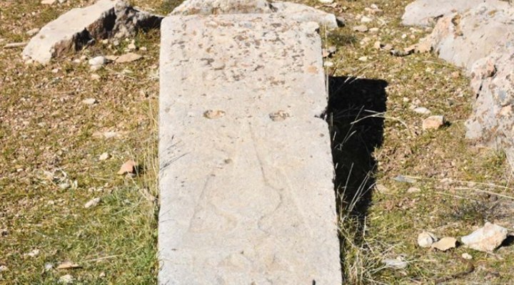 Ilam Khan Gonbad Cemetery