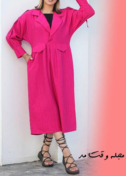 The model of the fro closed coat for women is the color of the year