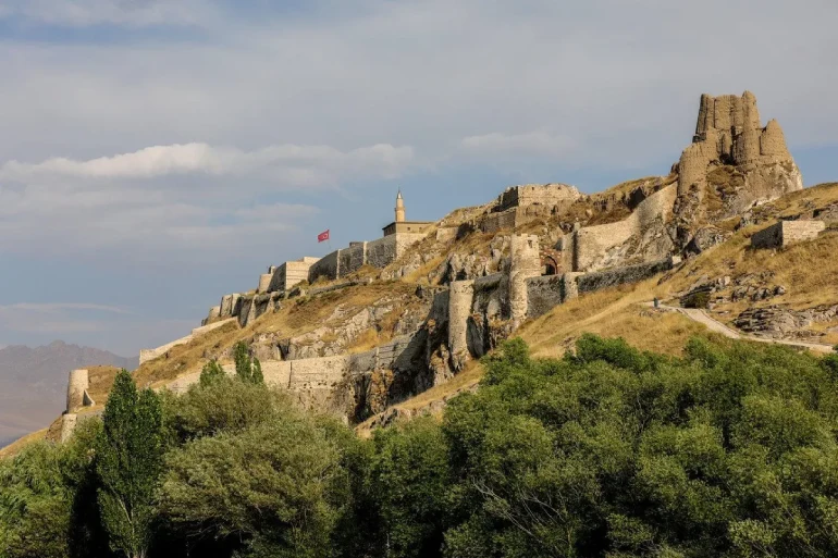 Van Museum; A journey from the Paleolithic era to Ottoman 25 Van Castle