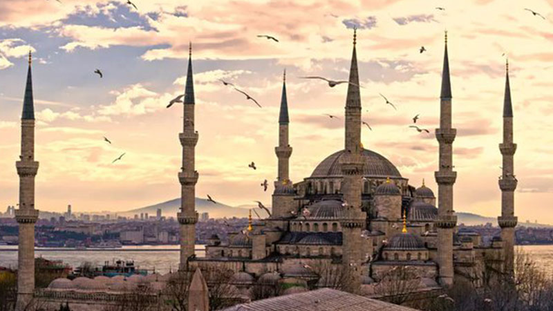 The story of the six minarets of Sultan Ahmed Mosque in Istanbul