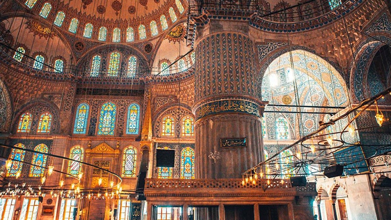 Ierior photo of Sultan Ahmed Mosque in Istanbul