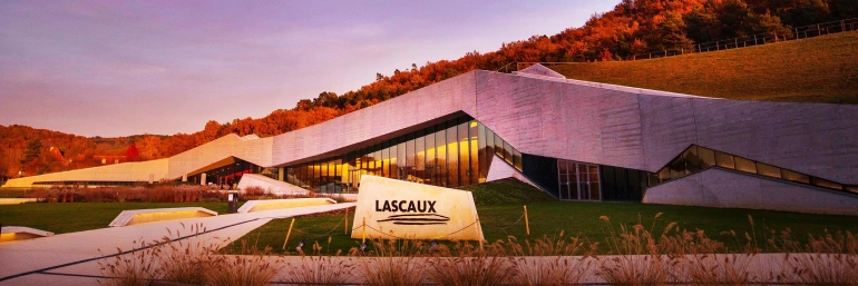 Where is Lascaux cave?