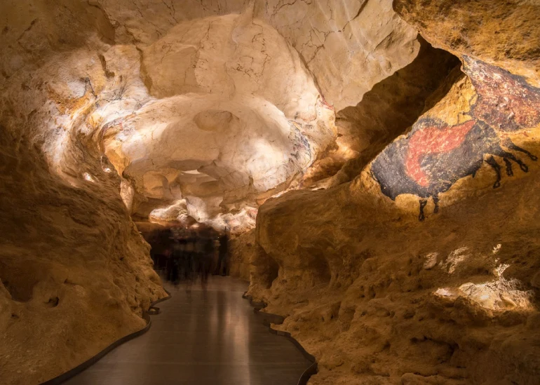 Guide to Lascaux Cave