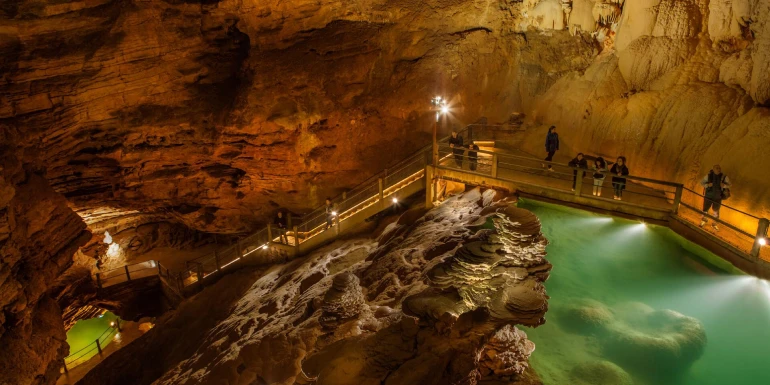 Lascaux cave structure