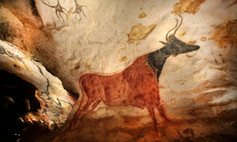 Stay near Lascaux cave