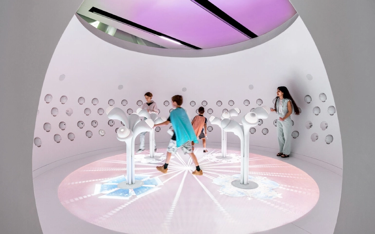 First floor, children's world of future heroes