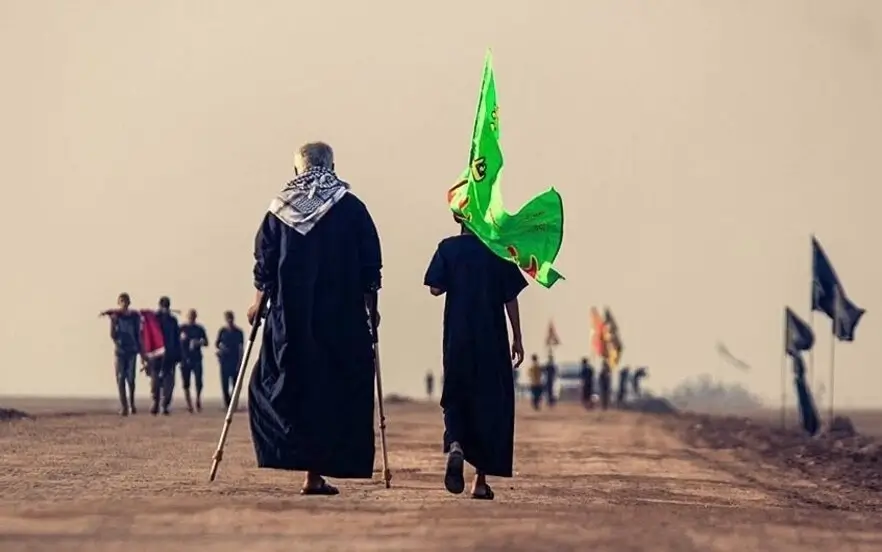 Lovers of Imam Hussain walking towards Karbala