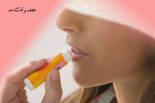 Sunscreen lip balm has ingredies that protect your lips from the harmful rays of the sun
