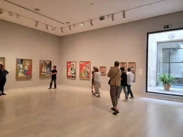 Ceer Georges Pompidou; The iersection of art, architecture and innovation in Paris 35 Places of ierest near Georges Pemido