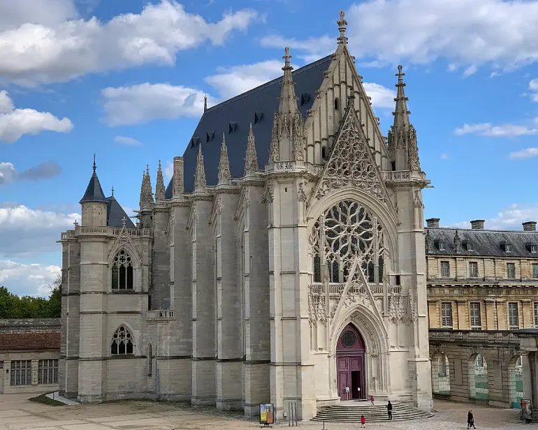 Ceer Georges Pompidou; The iersection of art, architecture and innovation in Paris 37 Church of St. Chapelle
