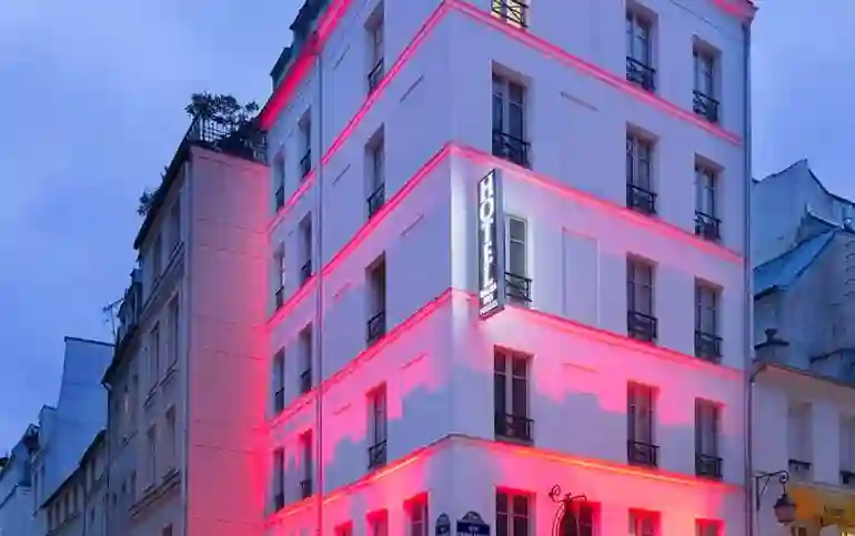 Ceer Georges Pompidou; The iersection of art, architecture and innovation in Paris 50 Economic hotels