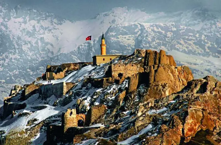 Van historical places: Van Castle