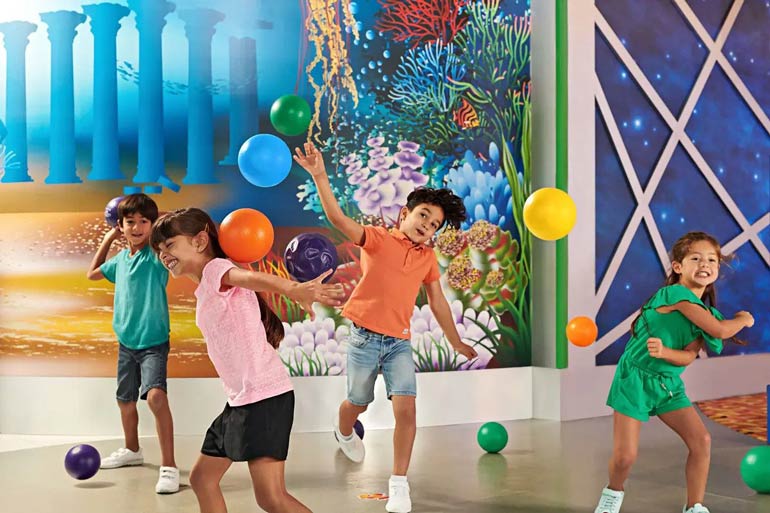 Atlais Hotel eertainme for children