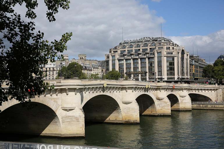 The Po Neuf bridge in Paris