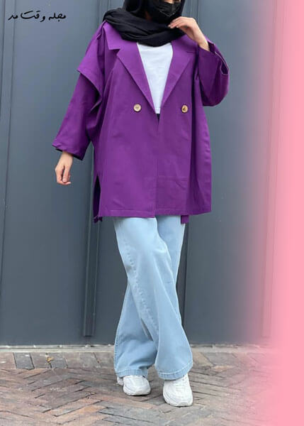 A model of a coat-coat set with half bag pas