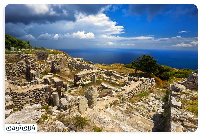 A tour of the prehistoric museum of Thira