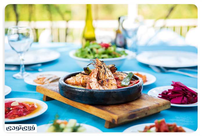 Famous restauras and local dishes of Saorini
