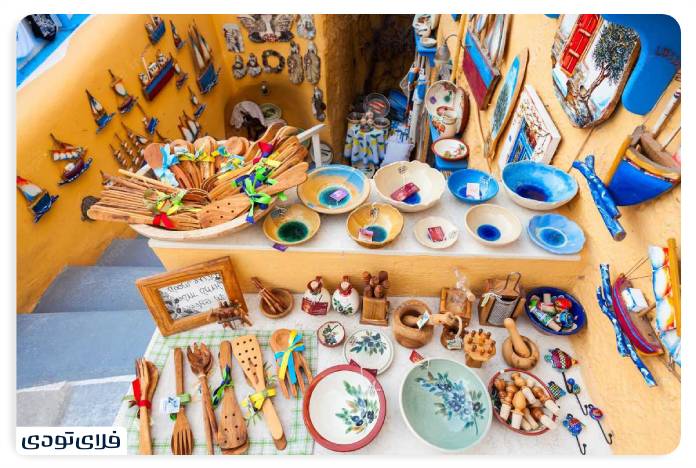 Saorini shopping and souvenirs