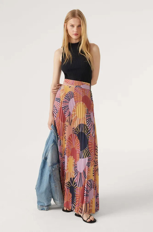 pleated skirt