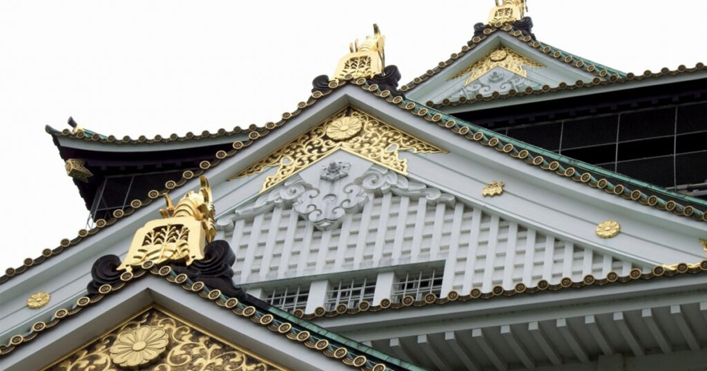 A photo of the gold roof of Osaka Castle  