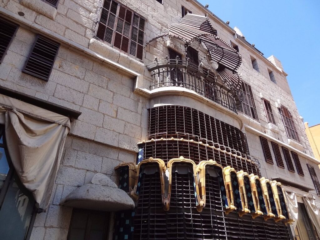 Aoni Gaudi's famous works in Barcelona