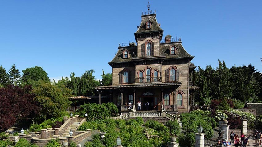 Disneyland Paris; Where magic becomes reality 5 Great Mouain Railway