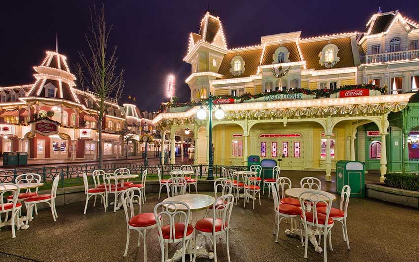 Disneyland Paris; Where magic becomes reality 15 What to eat in Disneyland Paris?