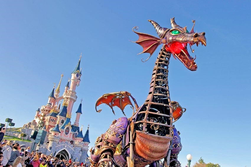 Disneyland Paris; Where magic becomes reality 14 The best time to visit Disneyland