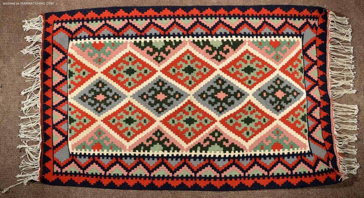 Carpet weaving One of the most precious souvenirs of Karaj 