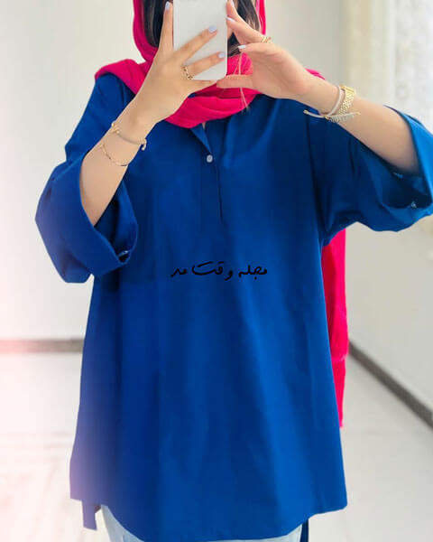Model of a linen coat with a fro closure