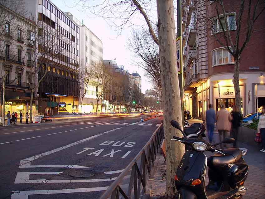 Serrano neighborhood - Madrid shopping ceers