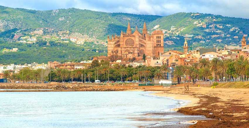 Sights of Spain: the coury of pristine beaches and unique nature 8 Palma Cathedral is one of the most famous places in Spain