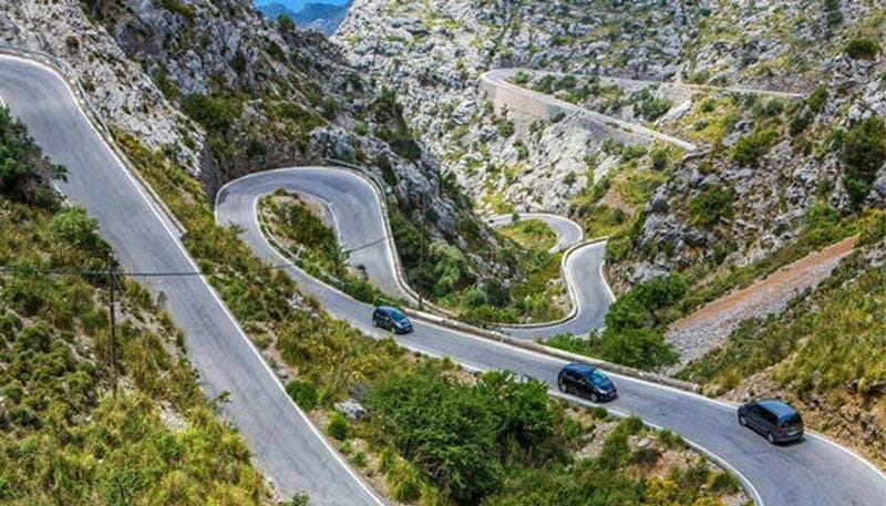 Mouain road on the way from Tehran to Yerevan, photo source: Aftab News, photo: unknown