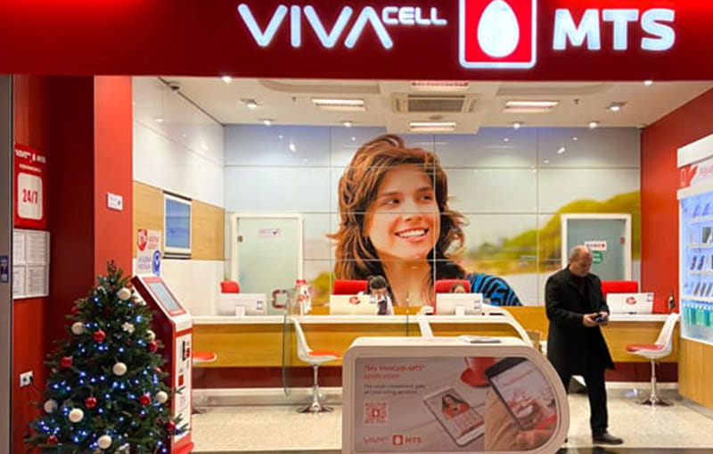 Vivacell operator couer at Yerevan airport, photo source: Iranian Armenia website, photographer: unknown