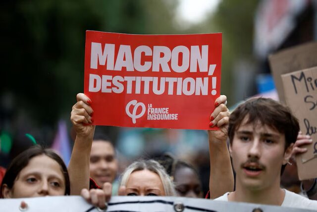 Demonstration of 300,000 French people against the Macron governme