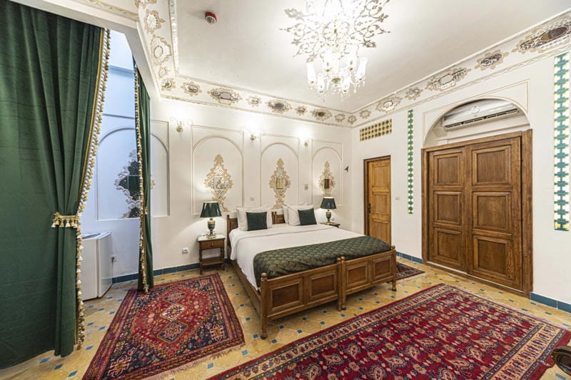 Royal room of Manshi Palace Hotel, Isfahan, photo source: ghasrmonshihotel website, photographer: unknown