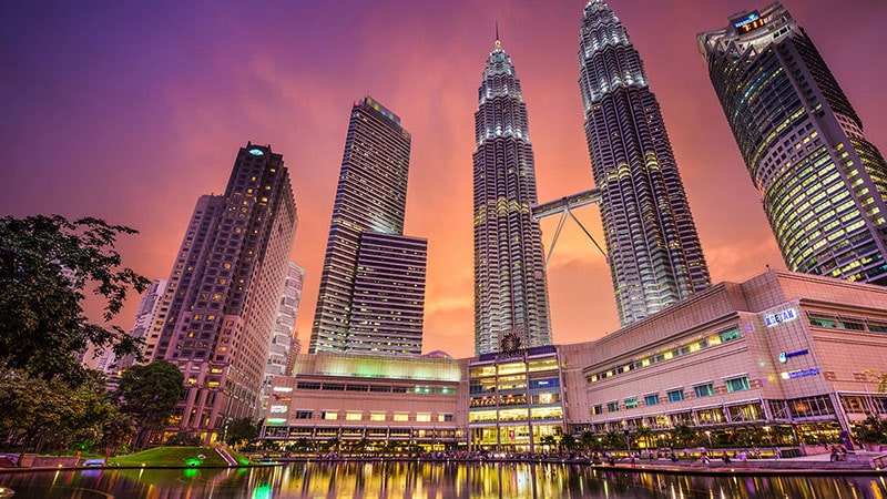 2- Suria (Suria KLCC); A 6-story shopping ceer in dowown Kuala Lumpur