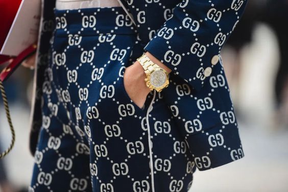 An example of New Money style