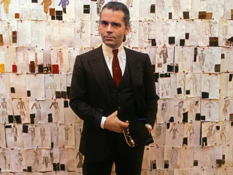 Karl Lagerfeld in the Chanel brand studio