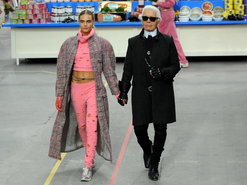 Karl Lagerfeld with Cara Delevingne at Chanel Fall/Wier 2014 fashion show