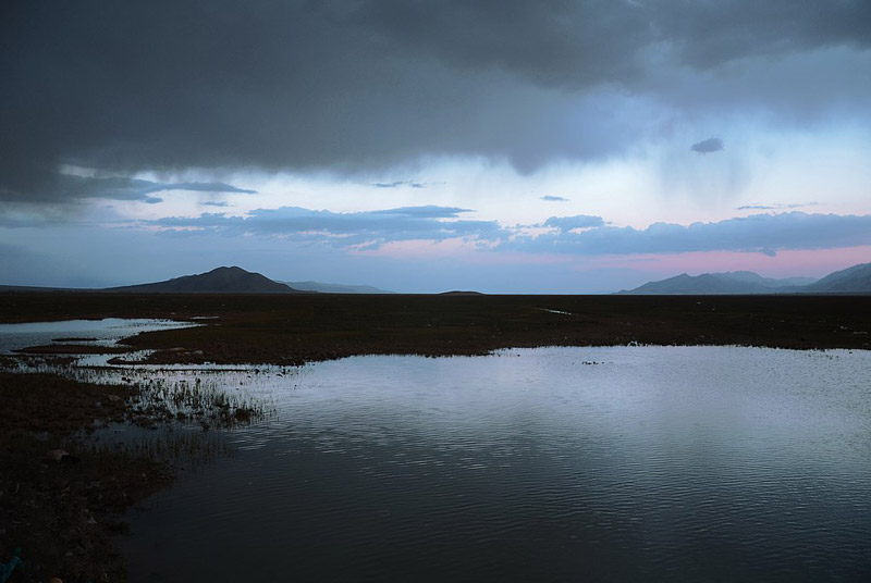 Kafter lake sunset; Photo source: Wikimedia; Photographer: Alireza Javaheri