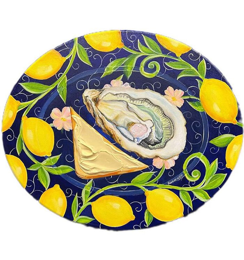 Bread and oysters paied on the plate