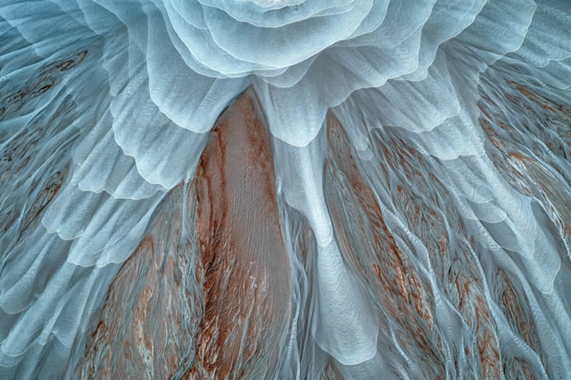color moveme of waves; The selected photo of the competition