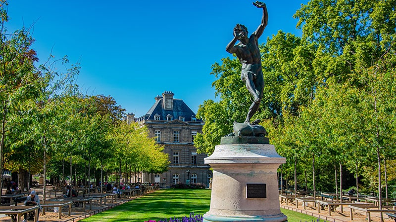 Statues of famous writers and poets in Luxembourg