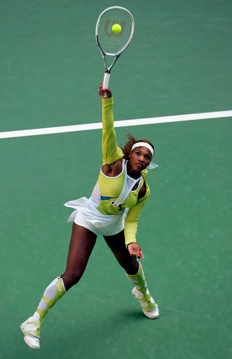 Serena Williams with a differe Nike shoe, 2005