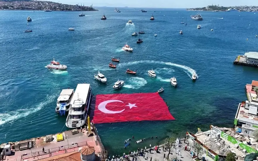 Car hood to Istanbul