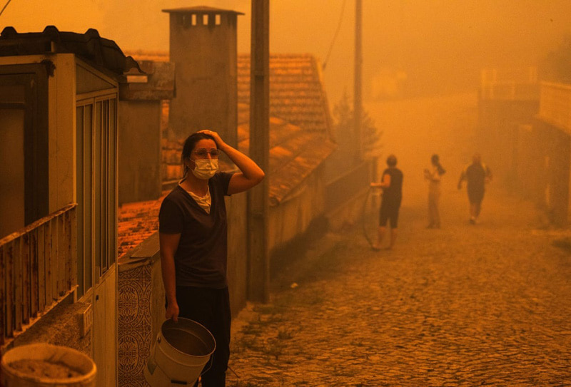 Fog and dust in Portugal due to forest fires in the ceer and north of this coury 