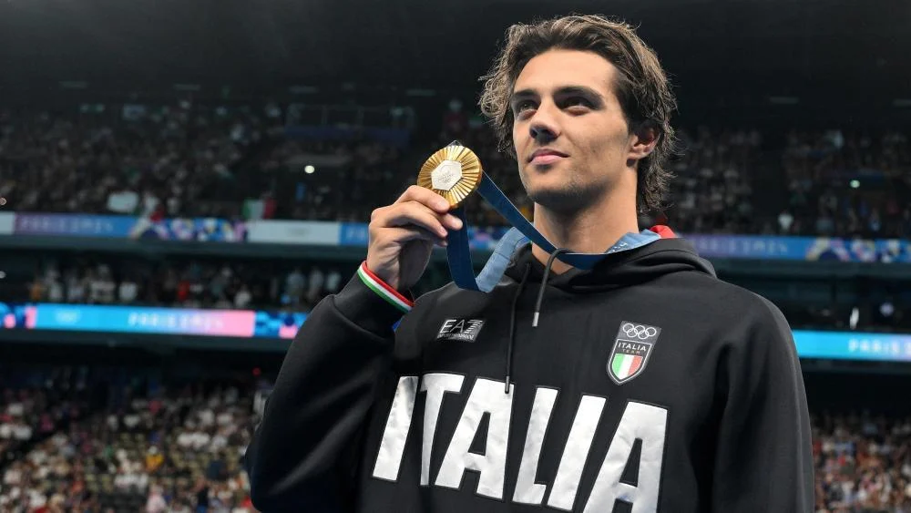 The Italian swimmer whose photos at the Olympics we viral