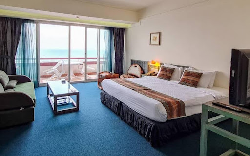Narenjestan Noor Hotel
