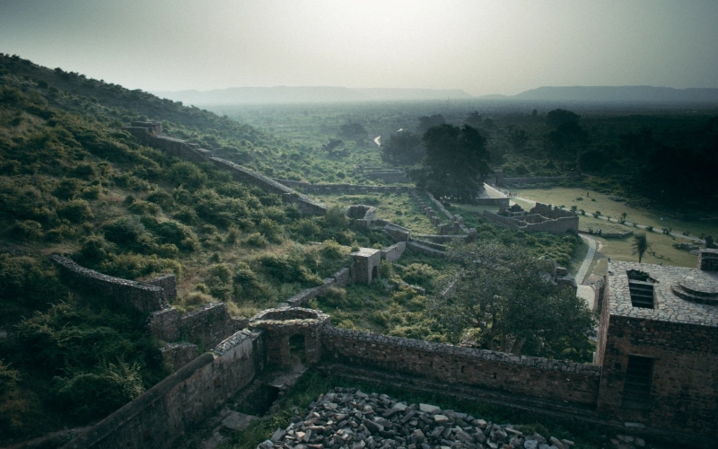 Bangre Fort, Rajasthan, India in fog; Photo source: afar.com site. Photographer: Ankit